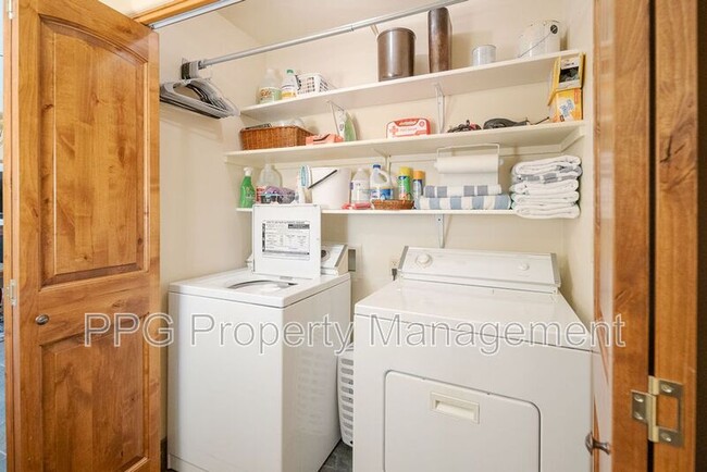 Building Photo - 4725 N Brookview Terrace