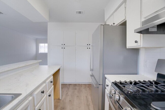 Building Photo - 304 John N Garner Cir