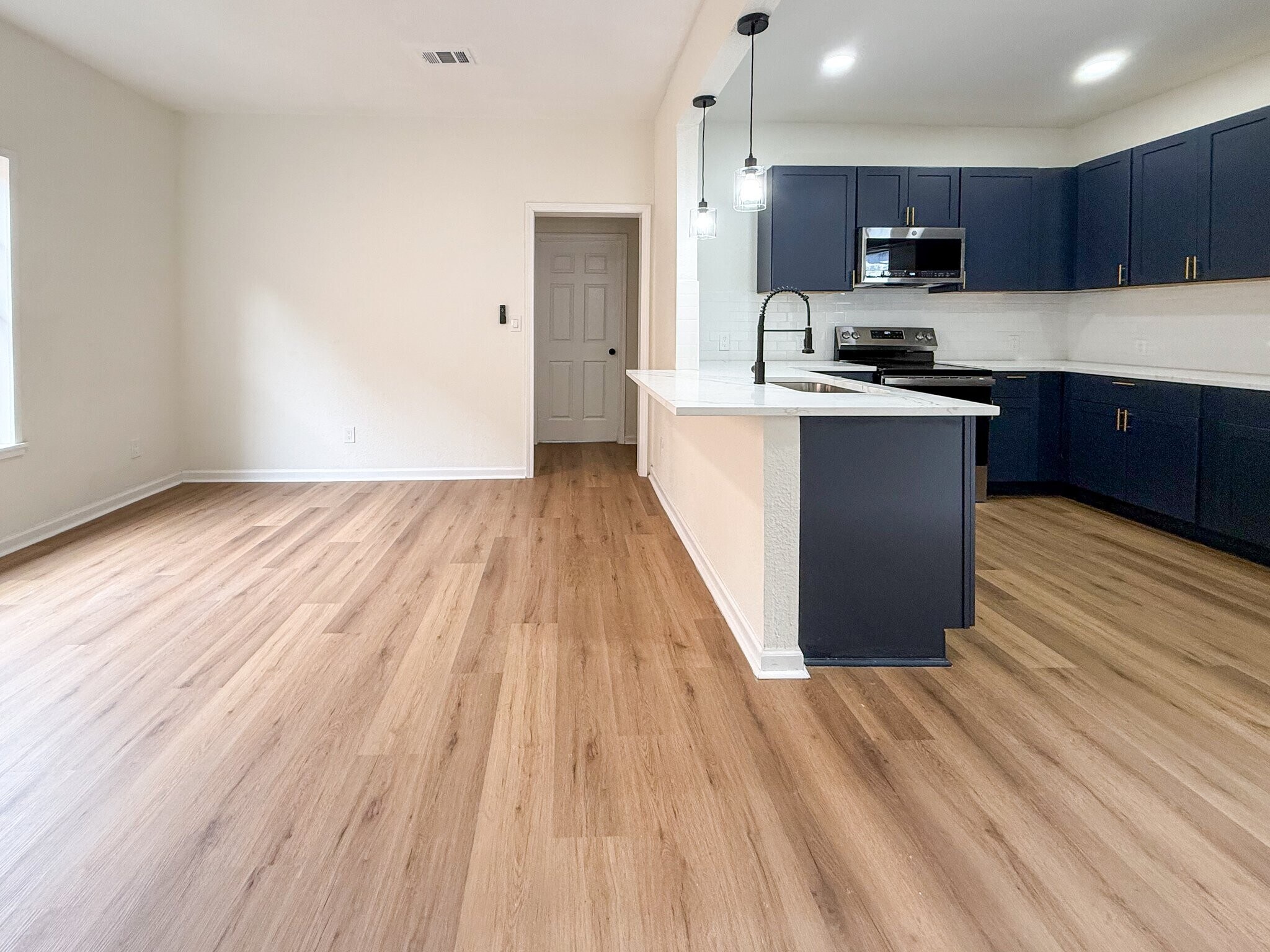 Building Photo - 242 Vine St