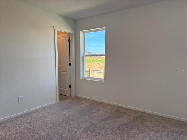 Building Photo - 868 Lynx St