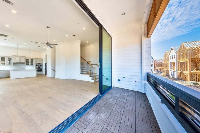 Building Photo - 3403 Timbergrove Oaks St