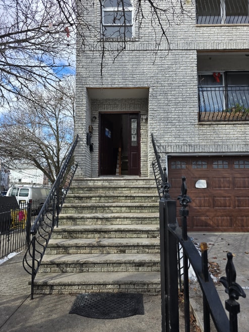 Building Photo - 179 Orchard St