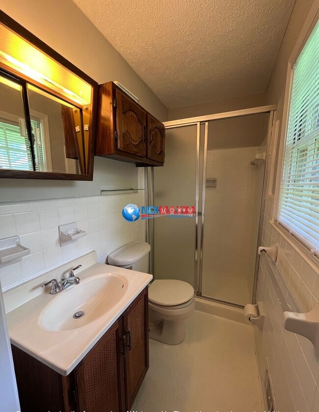 Building Photo - Renovated brick front ranch in Snellville