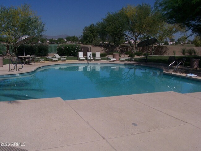 Building Photo - 13649 W Cypress St