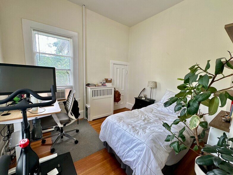 Building Photo - 49 Burroughs St