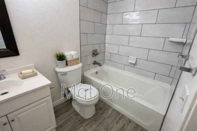 Building Photo - 23097 Mansfield Ln