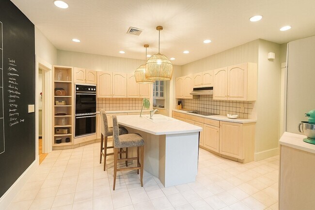 Building Photo - 177 Springfield St