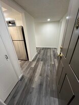 Building Photo - 10527 Palms Blvd