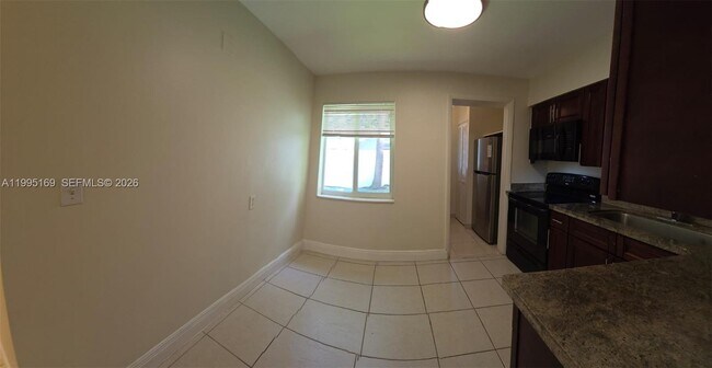 Building Photo - 2504 NW 9th Ln