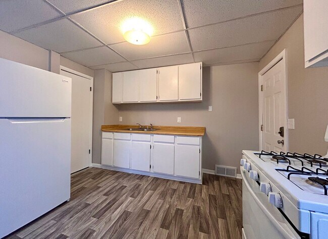 Building Photo - 1461 Leahy St