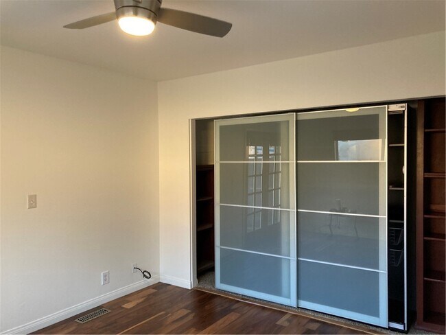 Building Photo - 820 Loma Ave