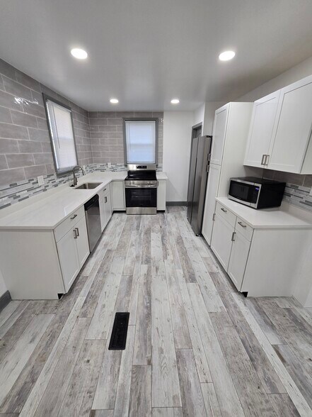 Building Photo - 1056 Geers Ave