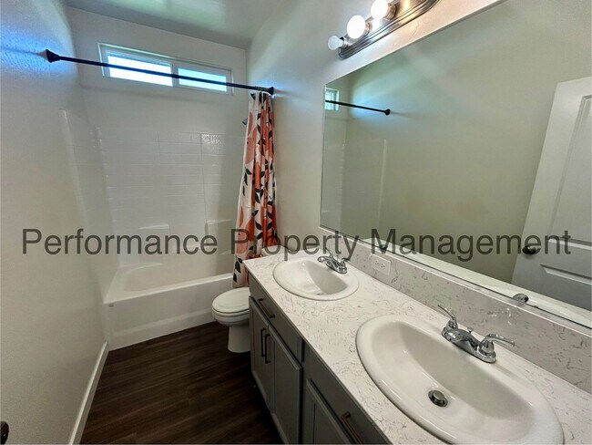 Building Photo - Stunning 3 Bed/2 Bath S Bakersfield Home w/ Solar, RBP & Security Deposit Alternative