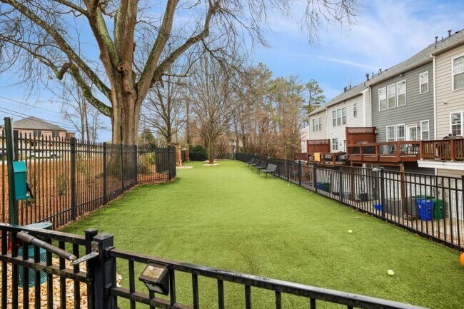 Building Photo - 2314 Limehurst Dr
