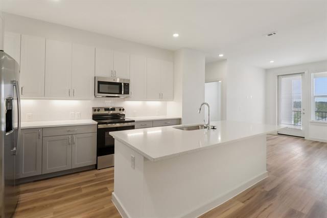 Building Photo - 405 N Ewing Ave