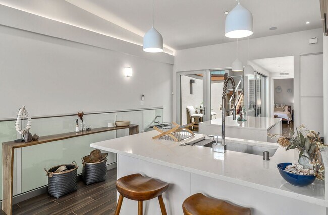 Building Photo - Modern 3 Bedroom, 3 Bathroom Furnished Condo at Makalii in Wailea