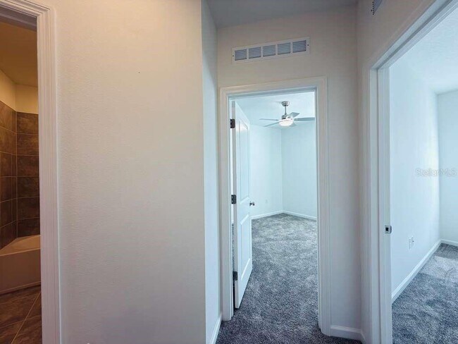 Building Photo - 2473 Skyline Lp