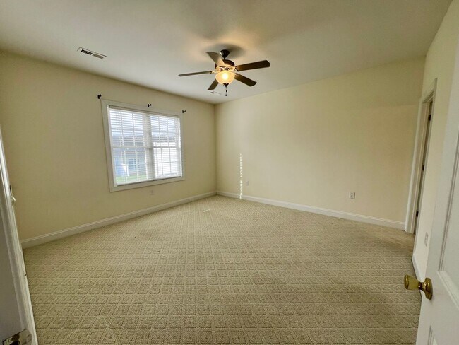 Building Photo - 2 Bedroom Townhouse in Campbell County