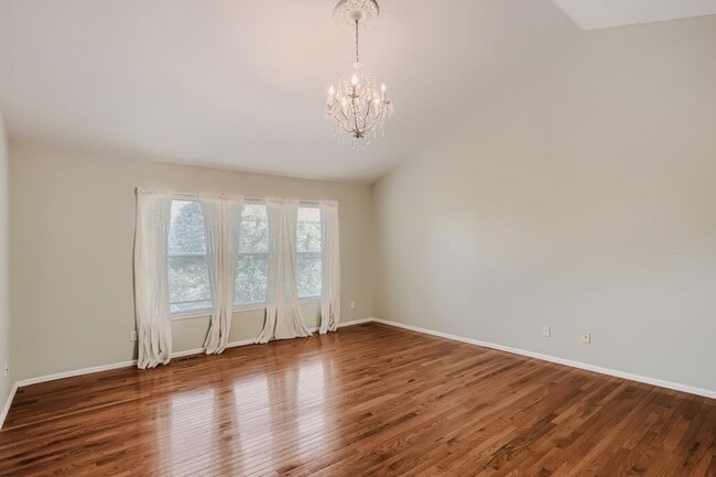 Building Photo - Amazing 5-bedroom home in Cherry Creek School District! Basement Apartment with kitchen! Move in ...