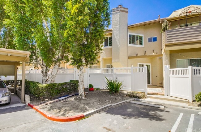 Building Photo - 24351 Marquis Ct