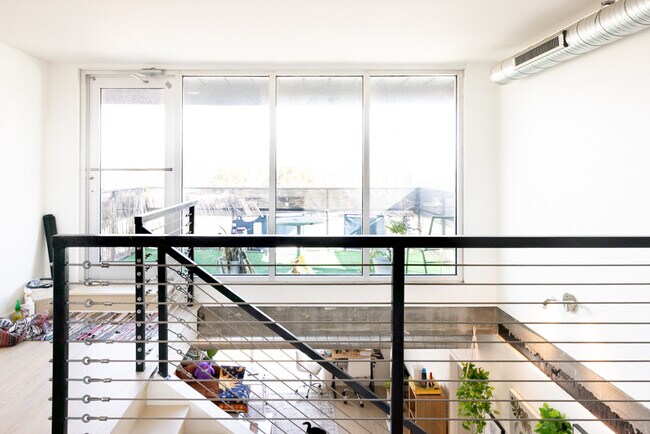 Balcony Spare room Office - 555 Berrien St