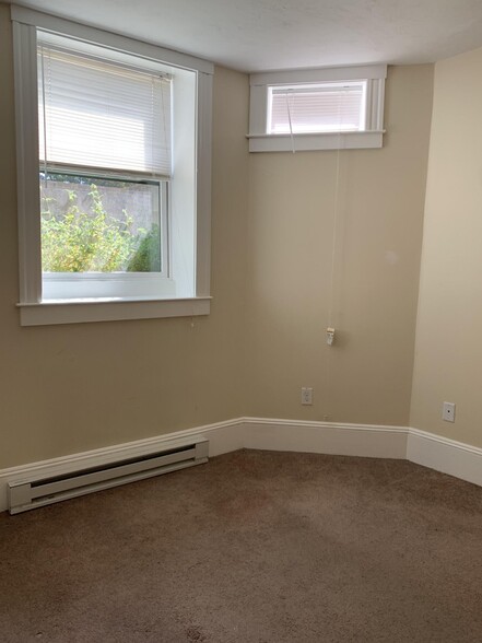 Building Photo - 61 Park Dr