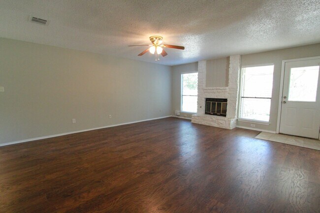 Building Photo - Updated 4 Bedroom • 2.5 Bath • West Round Rock • Downstairs Primary Suite • Two Living Areas • La...