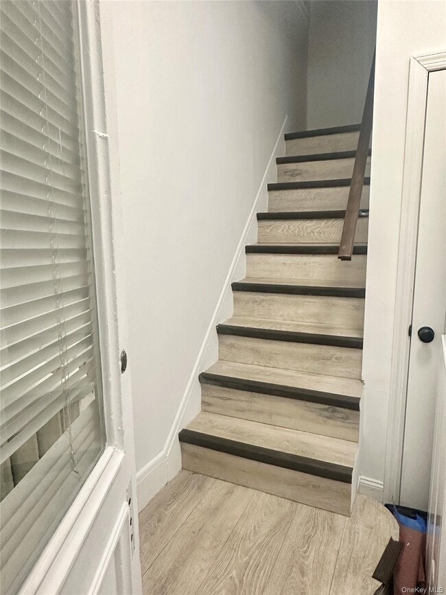 Building Photo - 525 E 5th St