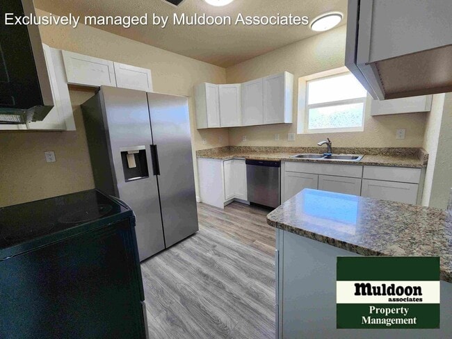 Building Photo - Great 2 bed 1 bath 1 car garage available now!