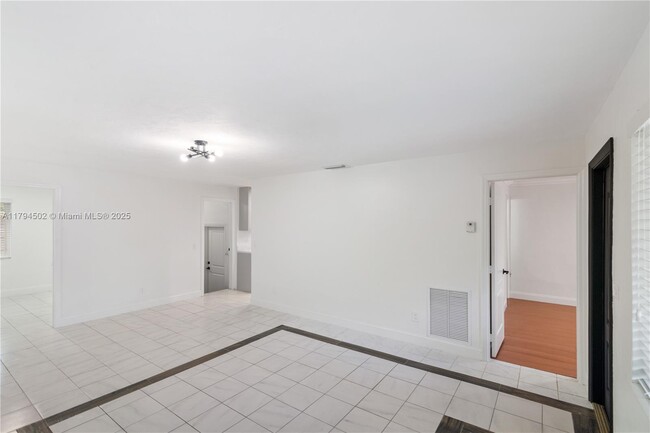 Building Photo - 6330 SW 27th St