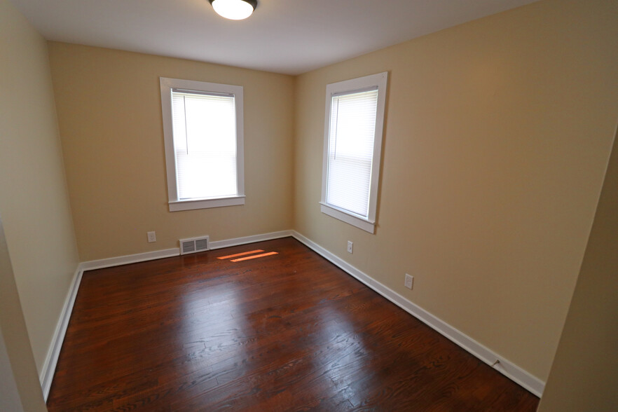 Building Photo - 372 Berkley St