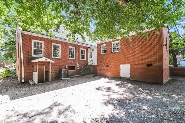Building Photo - 412 S Josephine Boyd St