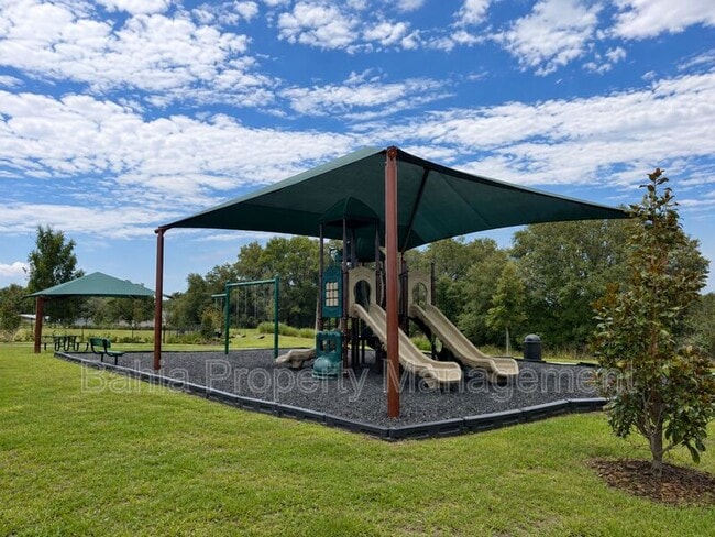 Building Photo - 869 Ambleside Dr
