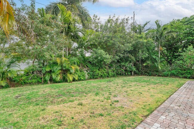 Building Photo - 300 187th St