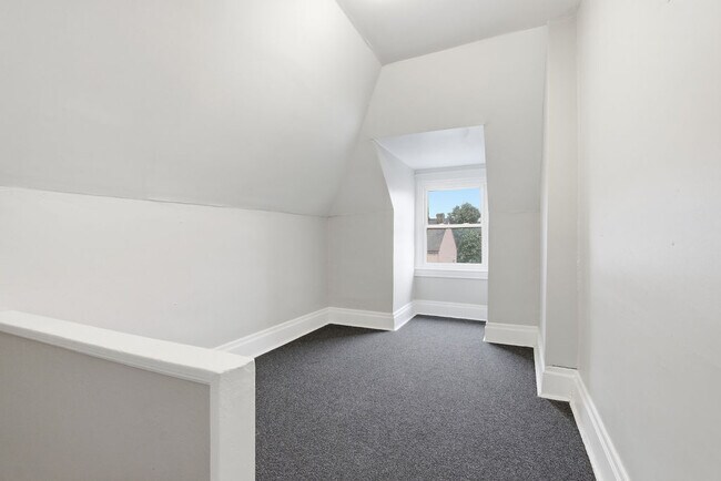 Building Photo - 29 E Orchard Ave