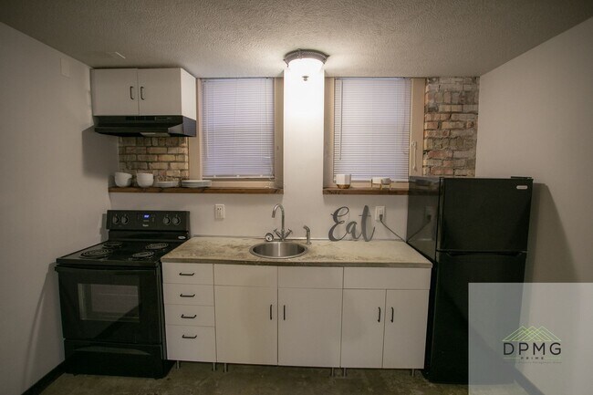 Building Photo - 108 S Hosmer St