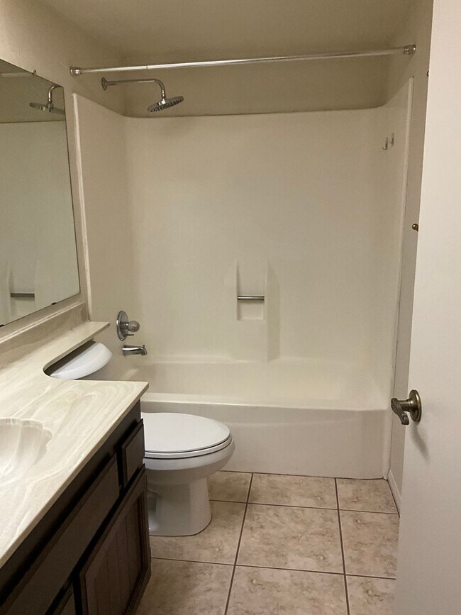 Building Photo - Great 3 bedroom 2 bath very close to Arcadia