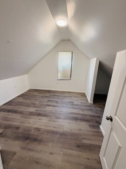 Building Photo - 3736 E 153rd St