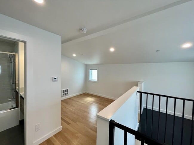 Building Photo - Recently Constructed, Fully Detached, Garden Unit, Utilities Included**Open House**