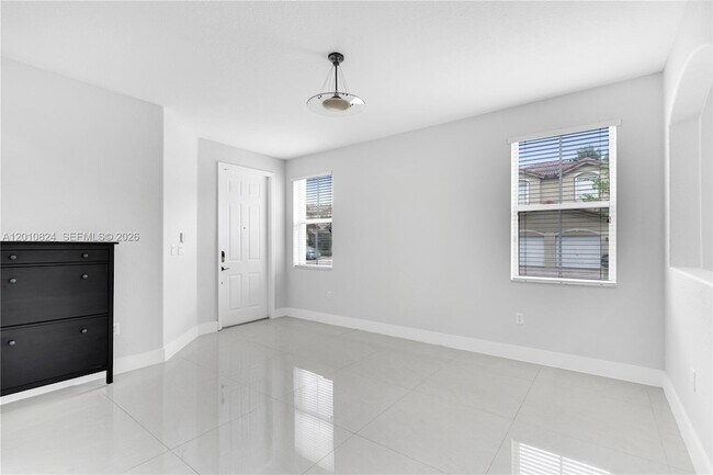 Building Photo - 8741 NW 111th Ct