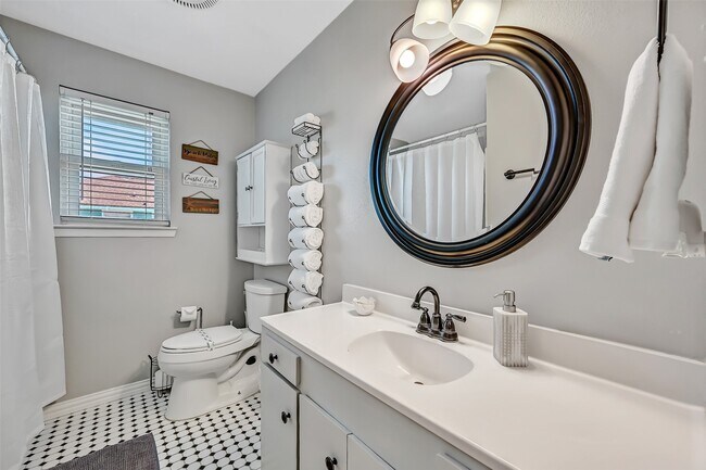 Building Photo - 21600 Zachary Dr