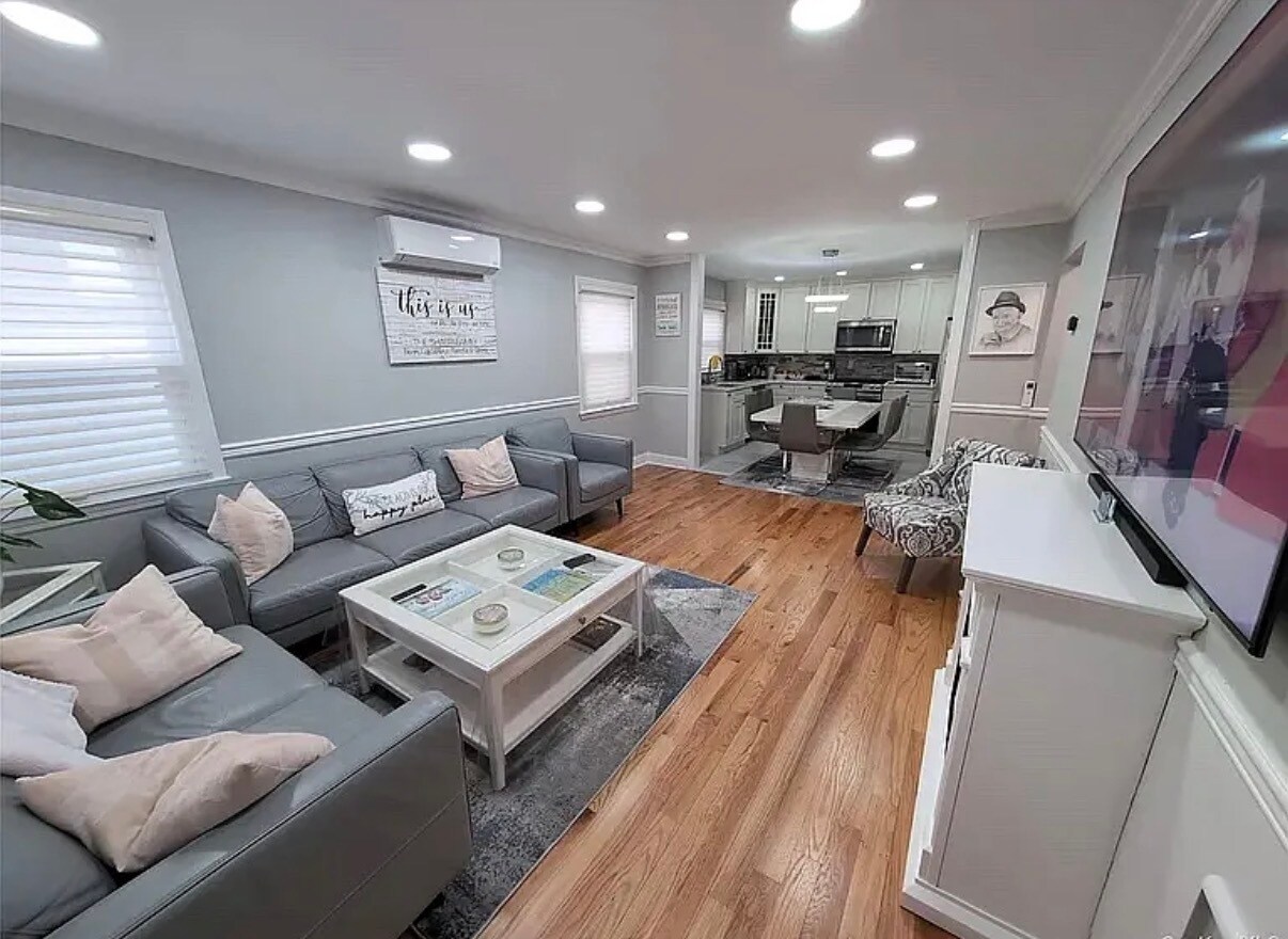 Building Photo - 516 E State St