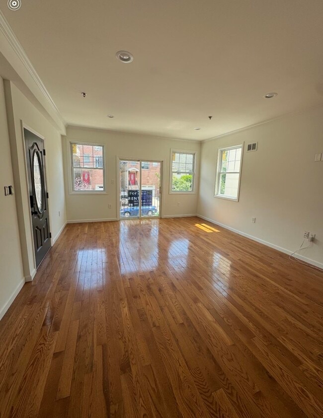 Primary Photo - 189 Terrace Ave