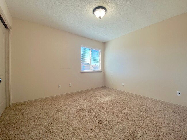 Building Photo - Northeast El Paso 4 Bed Plus Loft w/ Refri...