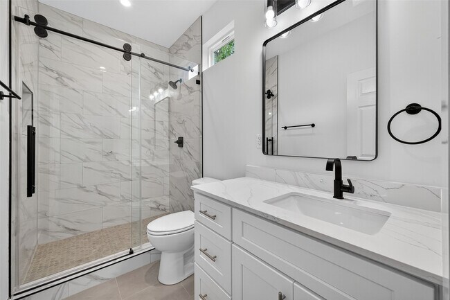 Building Photo - 5027 Willow Glen Dr