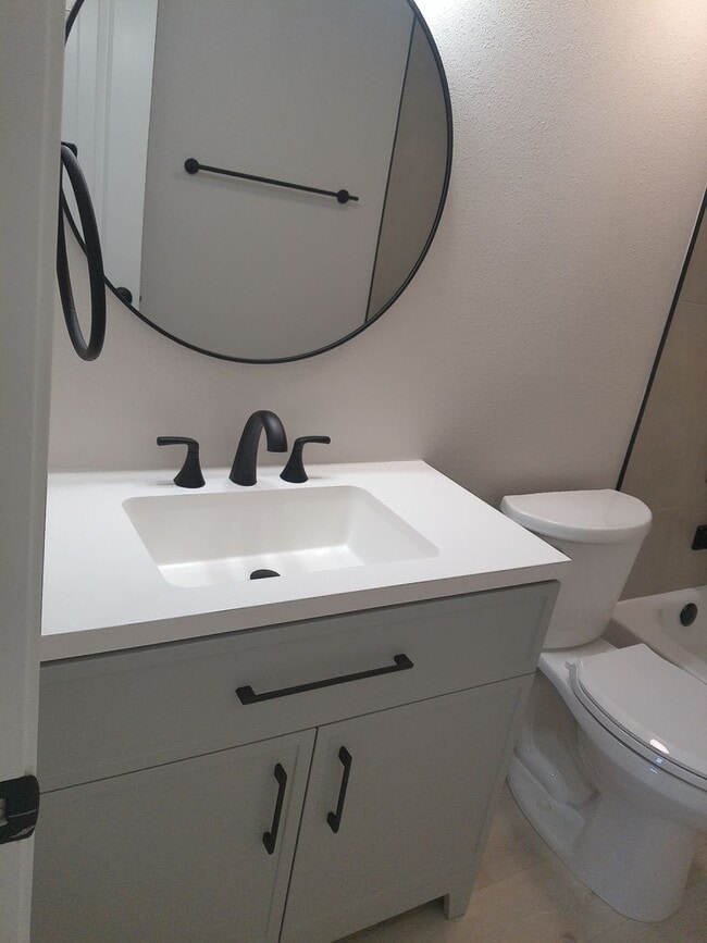 Building Photo - Long Term Duplex rental