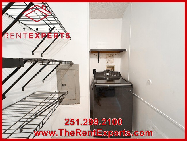 Building Photo - 6360 Mauvilla Dr W