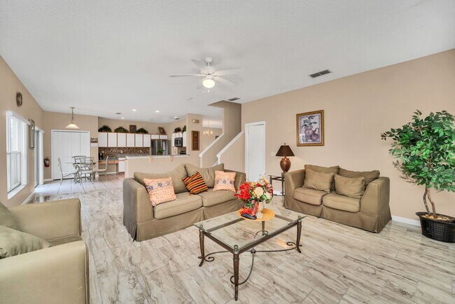 Building Photo - Partially Furnished 6 bedroom/5 Bath home