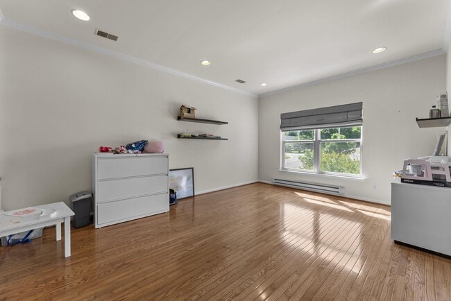 Building Photo - 4039 Cray Dr