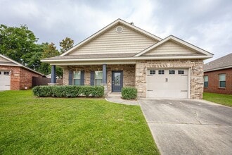 Building Photo - Charming Home Move-in Ready!